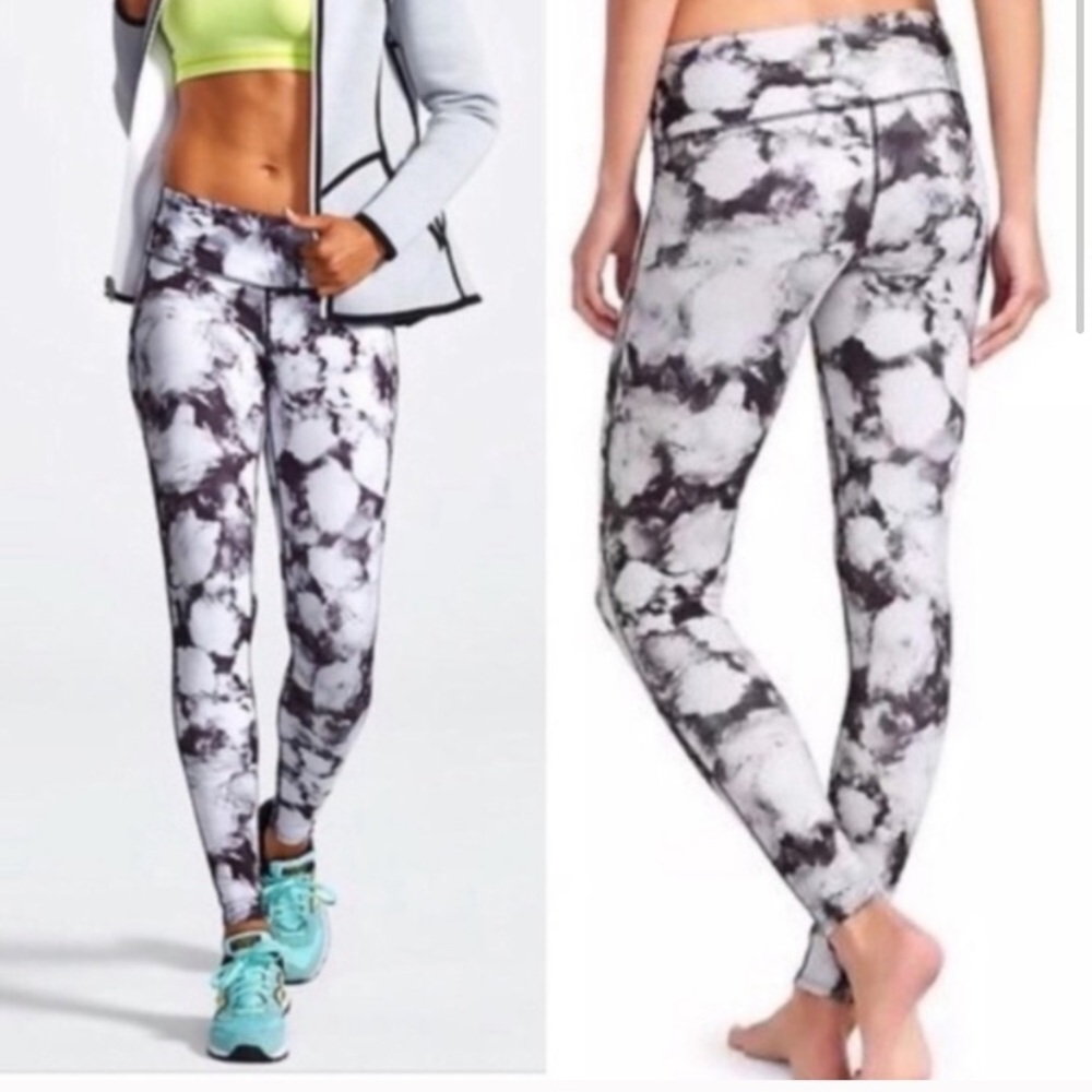 Athleta Chaturanga Gray Floral Leggings. Size Small EUC.